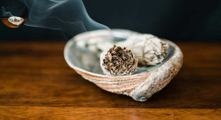 how to smudge a house